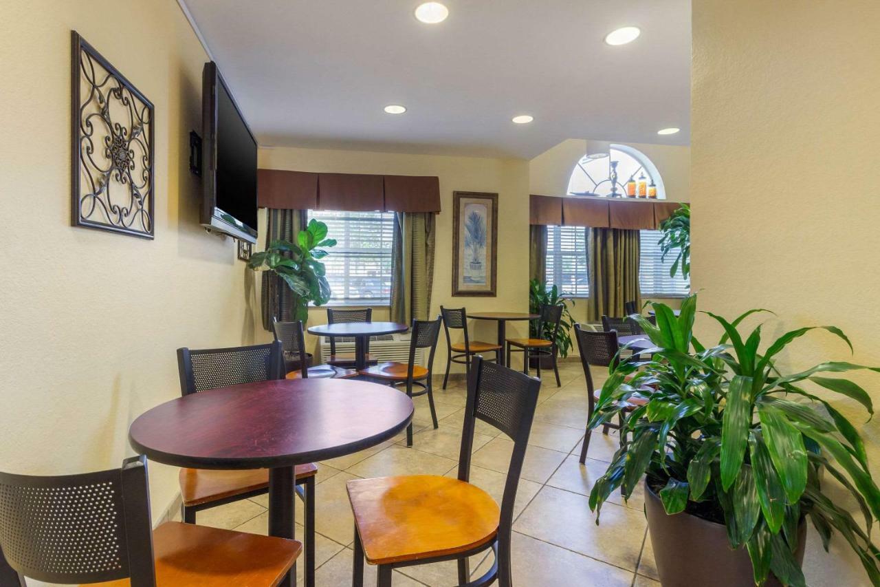 Quality Inn & Suites Lehigh Acres Fort Myers Exterior photo